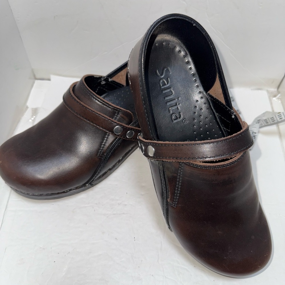 Sanita Women’'s Dark Brown Leather Slip-Ons
